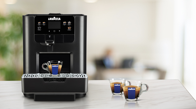 Machine à café de taille moyenne en location, offrant une solution pratique et performante pour les besoins en café des entreprises de taille intermédiaire.